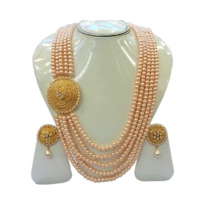 This pearl set is very beautiful which suits every age
