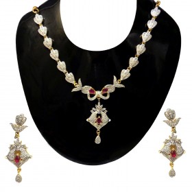 This Necklace set features a unique one of a kind tradition and modern embellish