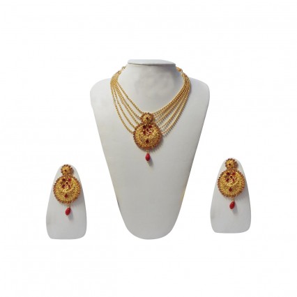 Beautiful work in artificial stone with ethnic and modern design combination golden work, this is a really warm and glowing necklace set. Its very ethnic earring adds to the festive appearance as it truly dazzles