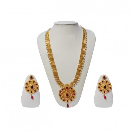 Beautiful work in artificial red stone with ethnic and modern combination golden work, this is a really warm and glowing necklace set. It’s very ethnic earring adds to the festive appearance as it truly dazzles